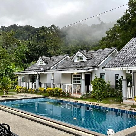 Suksompong Resort Khao Lak Eksteriør bilde
