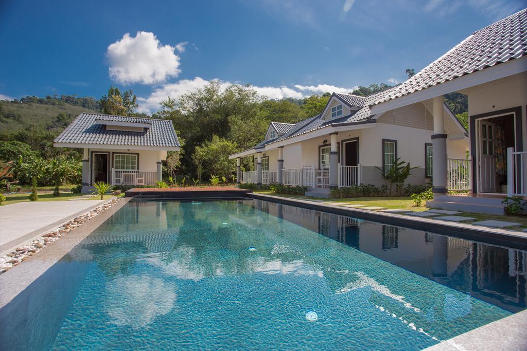 Suksompong Resort Khao Lak Eksteriør bilde