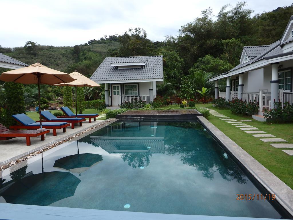 Suksompong Resort Khao Lak Eksteriør bilde
